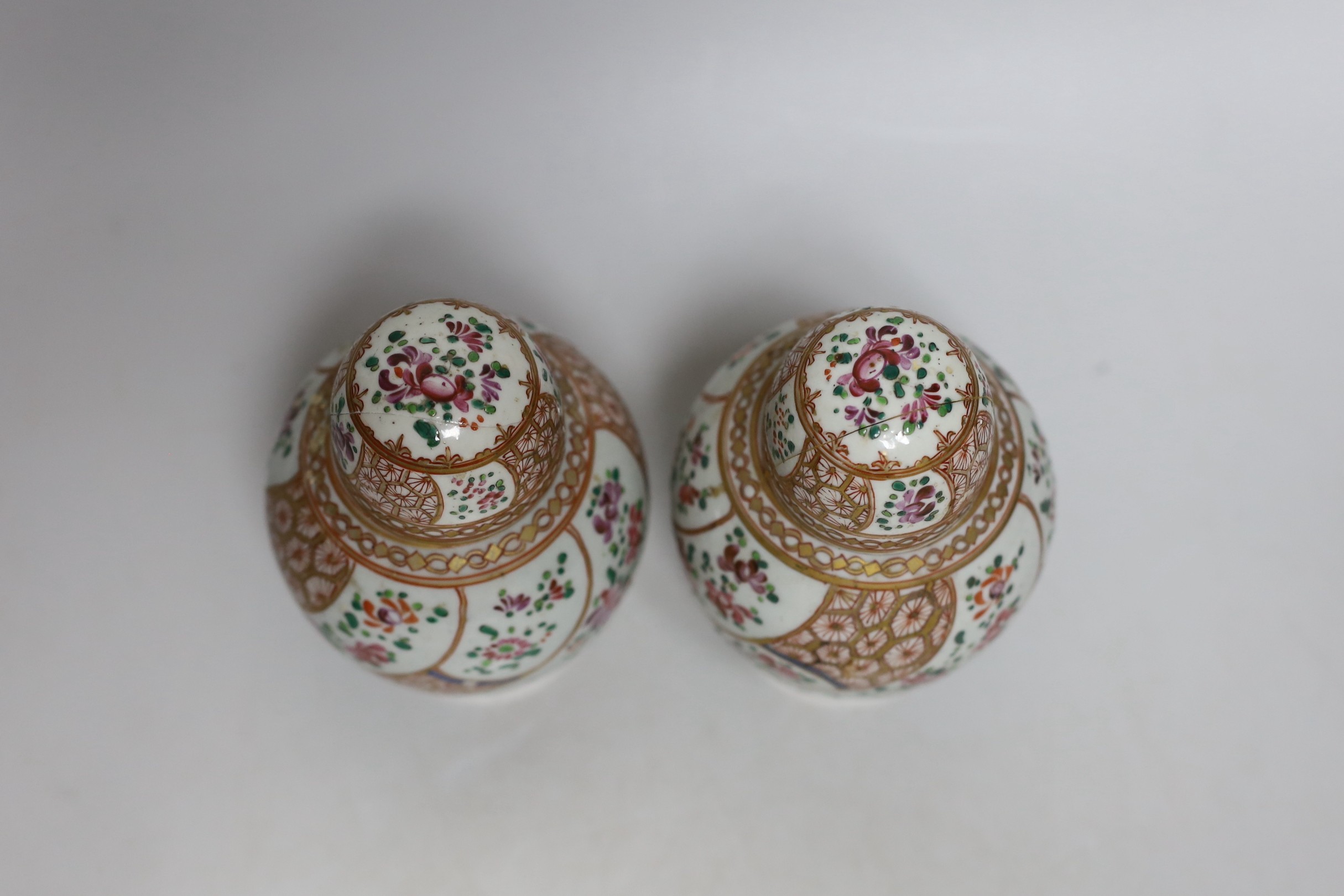 A pair of 19th century Samson of Paris jars and covers, 14cm